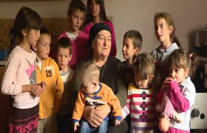 Šavnik: 26-člana porodica živi u slozi -  Đe god ima porodice, to je sreća!