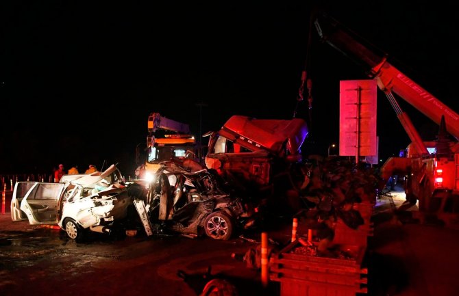 Stravičan sudar u Kini: Najmanje 14 osoba poginulo, 27 povrijeđeno