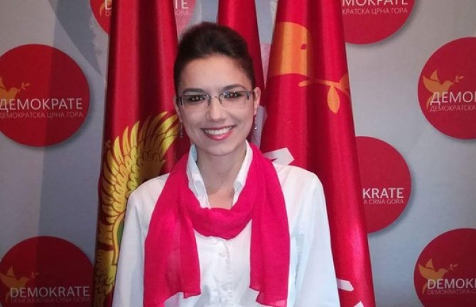 Petrović: Većina Cetinjana svoj posao pronalazi van rodnog grada i do njega putuje stopirajući na magistralama