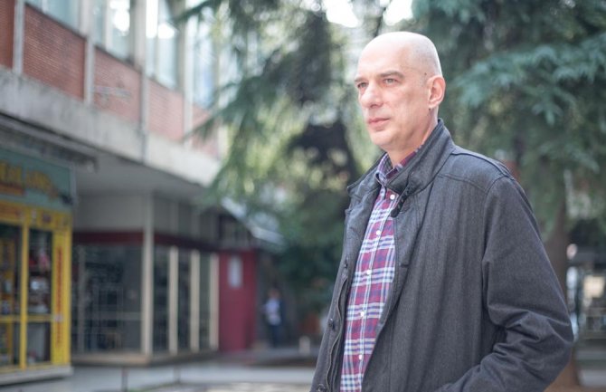 Nedostatak samokontrole poslanika: Brković - Udaljiti ih iz Skupštine ili novčano kazniti