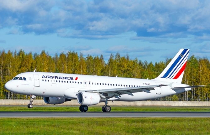 Avion na letu Pariz-Šangaj prinudno sletio zbog dima