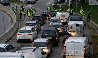 Pariz: I danas blokade puteva zbog protesta, vlada ne odustaje od ekoloških mjera