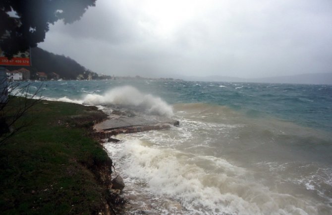 Spašen drveni jedrenjak 