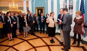 Ambasadorka Rajnke položila zakletvu 