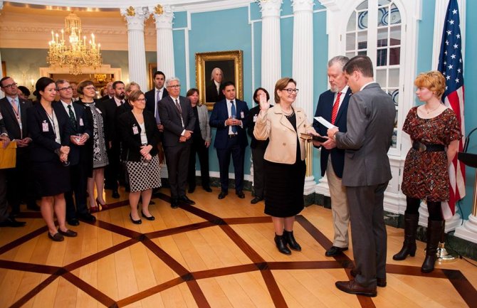 Ambasadorka Rajnke položila zakletvu 