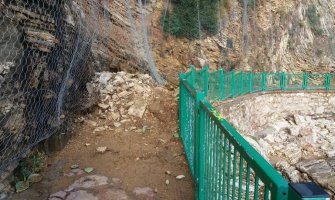 Obrušilo se brdo, zatvorena kapija na stazi prema Mogrenu