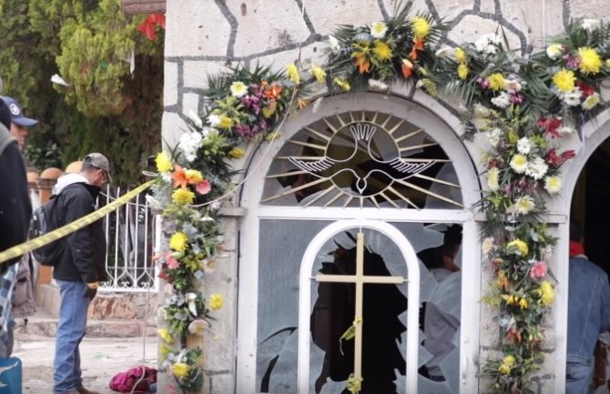 Eksplozija vatrometa ispred ulaza u crkvu, najmanje osam osoba stradalo(VIDEO)