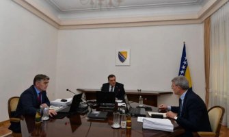 Crnadak: Prva osoba koja uoči zastavu RS dobija 1.000 konvertibilnih maraka