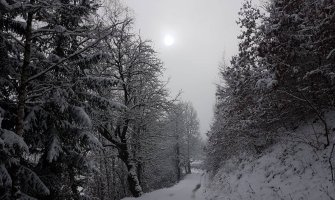 Snijeg na sjeveru, kiša na jugu, tokom noći jak vjetar