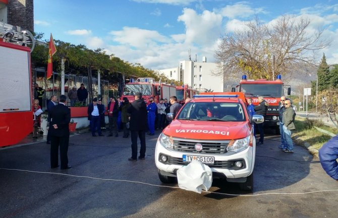 Tivat: Vatrogasci dobili dodatna specijalna vozila i plovila