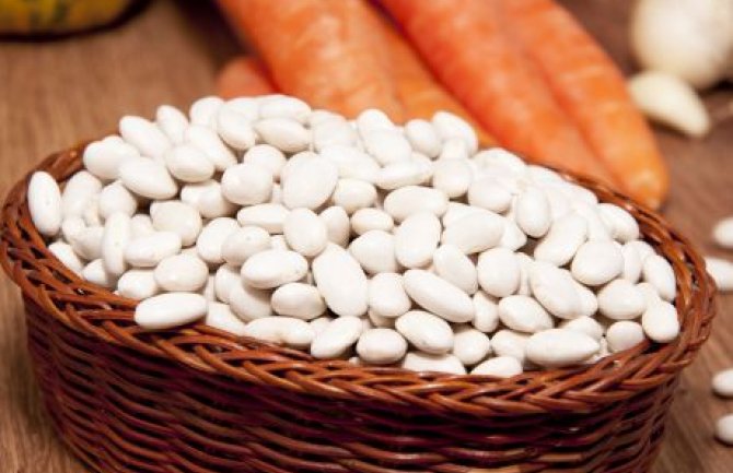  Zbog prisustva pesticida sa granice vraćeno 58 tona voća i povrća