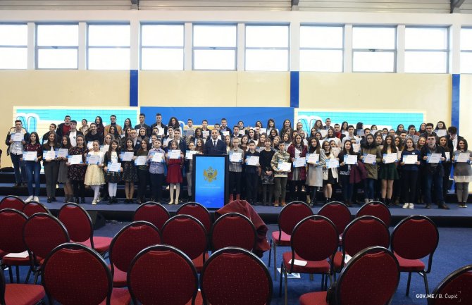 Uručene nagrade iz Fonda za kvalitet i talente: Vaš trud država cijeni, a vašim se rezultatima diči!