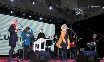  Ženski tamburaški sastav „La banda“ nastupio sinoć u Tivtu u okviru Luštica Bay tambura night