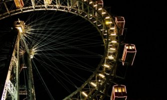 Dočekali Novu godinu na zaglavljenom ringišpilu visokom 50 metara