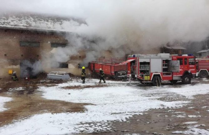 Zapalilo se skladište marihuane, vatrogasci na mukama zbog dima i mirisa