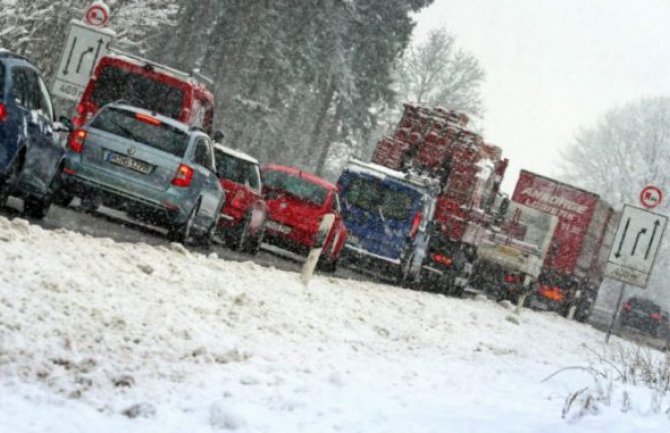 Nevrijeme u Evropi, stradalo 13 osoba (FOTO)