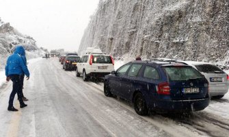 Uspostavljen saobraćaj kroz tunel Sozina za putnička vozila(VIDEO)