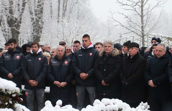 Šekularac sahranjen u Aleji zaslužnih građana(FOTO)