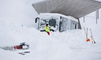 Evropa paralisana: Lavina se sručila na hotel, škole zatvorene, vozovi ne saobraćaju(FOTO)(VIDEO)