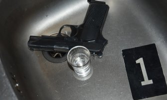 Nikšić: Odbacili pištolj prilikom racije, uhapšena dva bezbjednosno interesantna lica