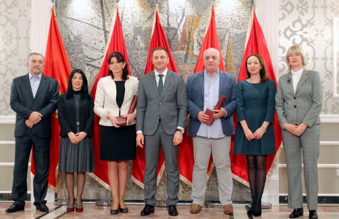 Najzaslužnijim za ostvarene rezultate u oblasti obrazovanja dodijeljene nagrade 