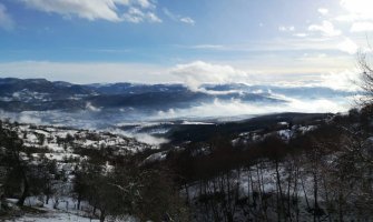 Na jugu suvo, na sjeveru slab snijeg, tokom noći pojačan vjetar