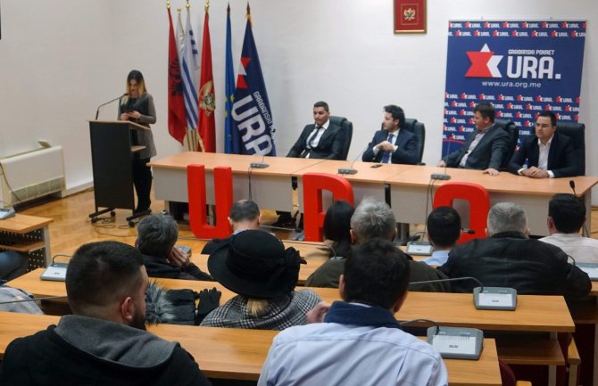 Abazović najavio proteste, Đonaj:DPS uspio da posvađa Albance