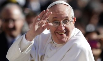 Papa Franjo: Demokratija nije dobrog zdravlja, spriječiti apatiju građana