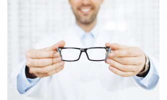 Očni pregled kod privatnika o trošku države