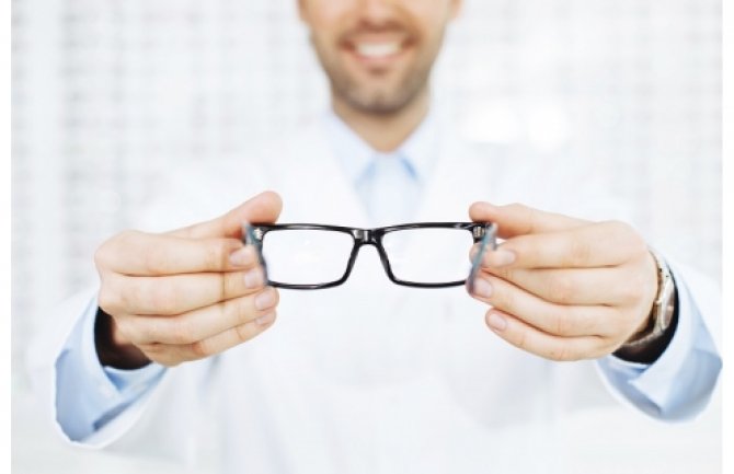 Očni pregled kod privatnika o trošku države