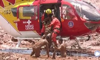 Objavljen snimak pucanja brane, izlile se tone blata (VIDEO)