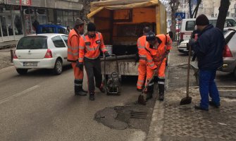 Zima uništila puteve: Počelo krpljenje bjelopoljskih ulica