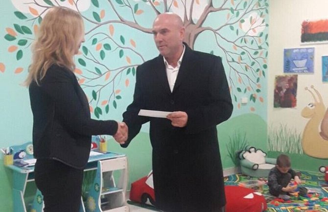 Carević donirao svoju prvu platu Udruženju roditelja djece i mladih sa smetnjama u razvoju
