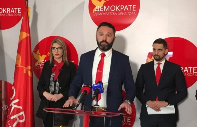 Demokrate: Iza sječe čempresa u Baru stoji interesno udruživanje funkcionera DPS-a