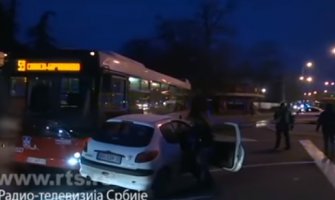 Beograd: Sudar tri automobila i dva autobusa, teško povrijeđena voditeljka RTV Pink