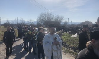 Sahranjene Nine i Jana Kumburović: Zemlja tuguje, nebo se raduje