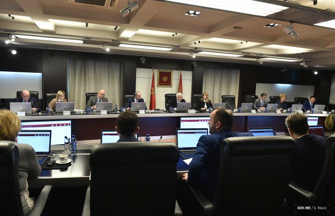 Vlada planira da angažuje 622 državna službenika