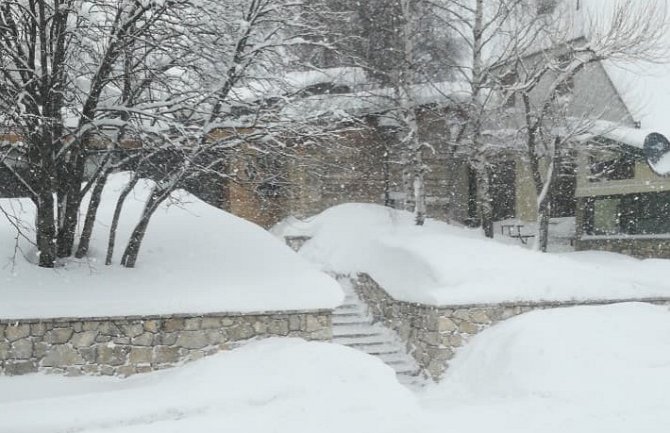 Na Žabljaku skoro metar snijega, put Šavnik-Žabljak otvoren za saobraćaj