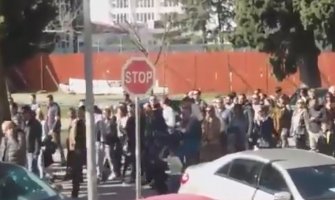 Protest u Baru: Vrtić na drugoj lokaciji, ponovo posaditi čemprese (VIDEO)