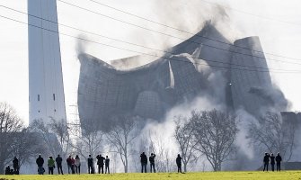 Njemačka: Za rušenje termoelektrane upotrijebljeno 250 kilograma eksploziva (VIDEO)