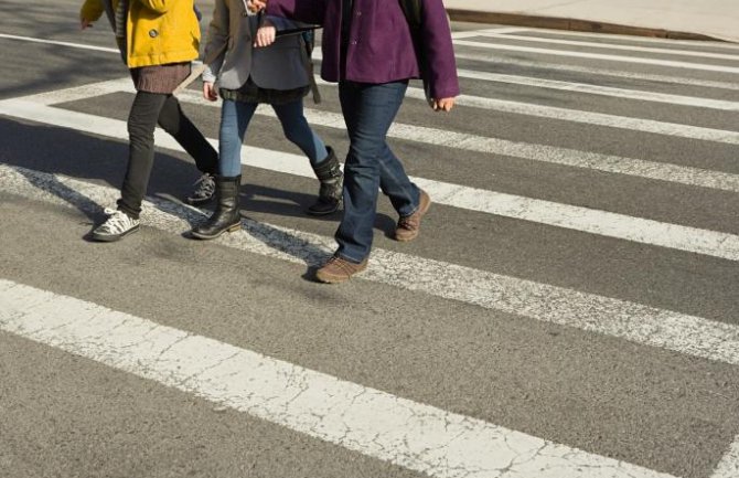 Slavonski Brod: 70-godišnjakinja udarila na pješačkom majku i bebu