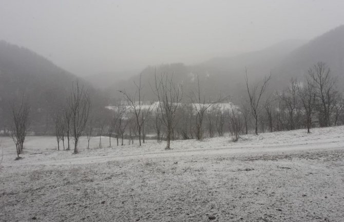 Pada snijeg na sjeveru, na jugu oblačno