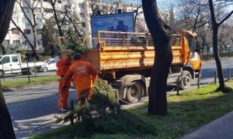 Podgorica: Službe od ponoći na terenu, građani da ne parkiraju vozila pored stabala drveća i stubova javne rasvjete