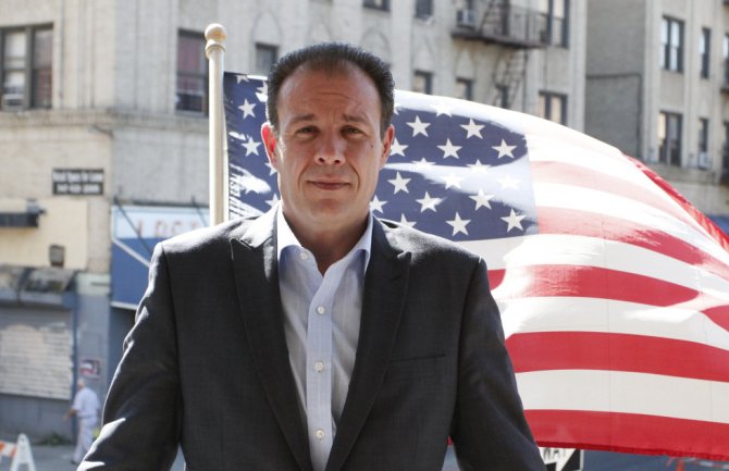 Đonaj iz SAD-a dolazi da prati lokalne izbore u Tuzima