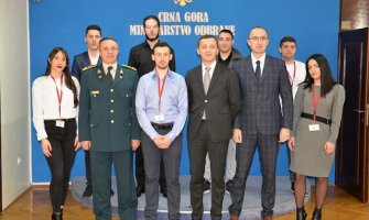 Bošković sa stipendistima Ministarstva odbrane: Ući ćete u instituciju koja ne prima prosječne