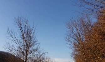 Oblačno sa sunčanim intervalima, krajem dana moguće slabe padavine