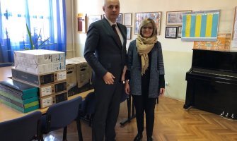 Prijestonica donirala računare Srednjoj likovnoj školi „Petar Lubarda“