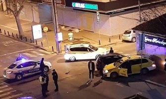 Podgorica: Auto udarilo u zlataru, policajci zamalo nastradali