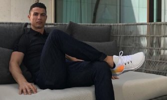 Ronaldo se pohvalio novim skupim automobilom, jedan takav zaradi za 5 dana