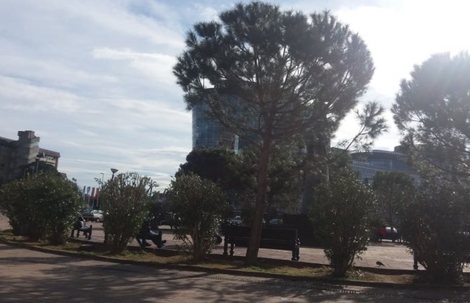 Oblačno sa dužim sunčanim intervalima, do 21 stepen